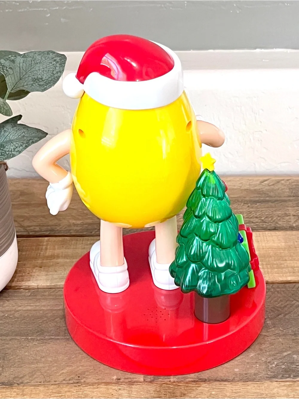 Mars M&M’s Yellow Character Christmas Candy Dispenser 2016 Lights Music
